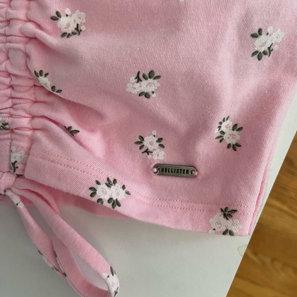 SOLD Baby Pink Hollister Must-Have Crop Halter, Size XS - Picture 3 of 6